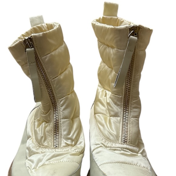 Silent D Quilted Zip Front Winter Bootie - Picture 5 of 10